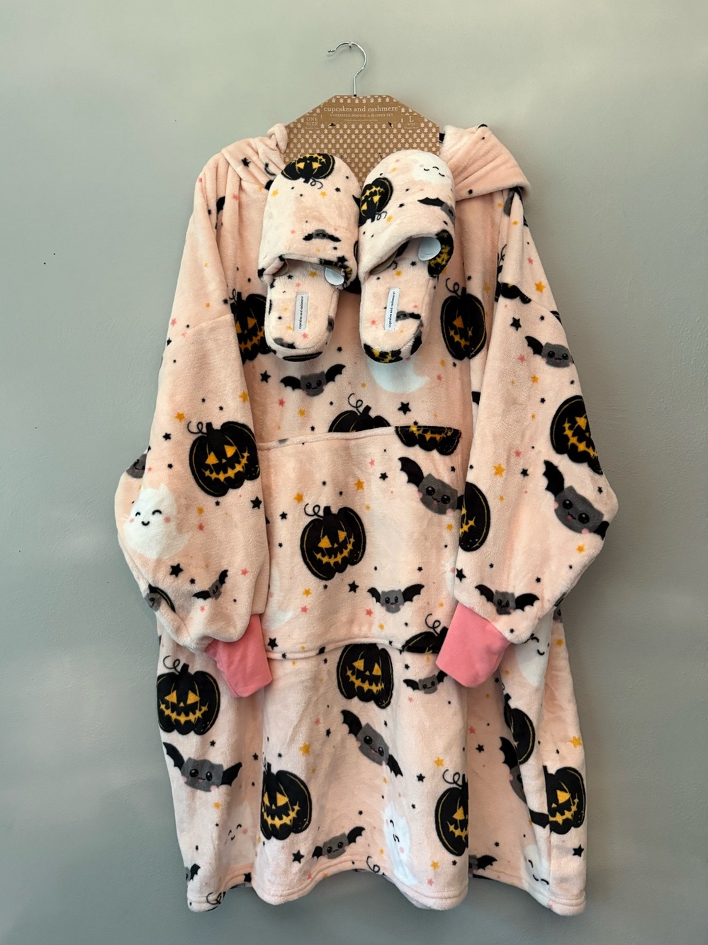Cupcakes & Cashmere Pink Hooded Wearable Blanket/Slippers Set